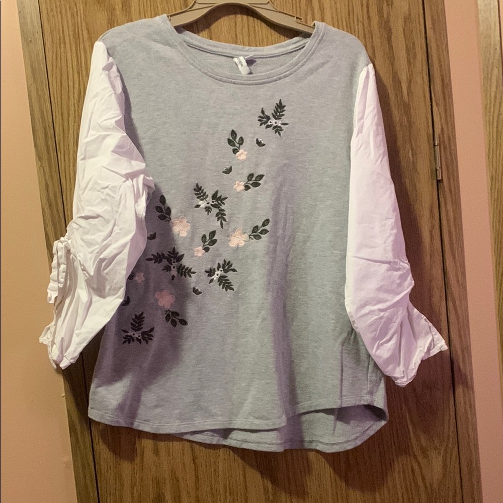 Floral Gray and White Women's Top
